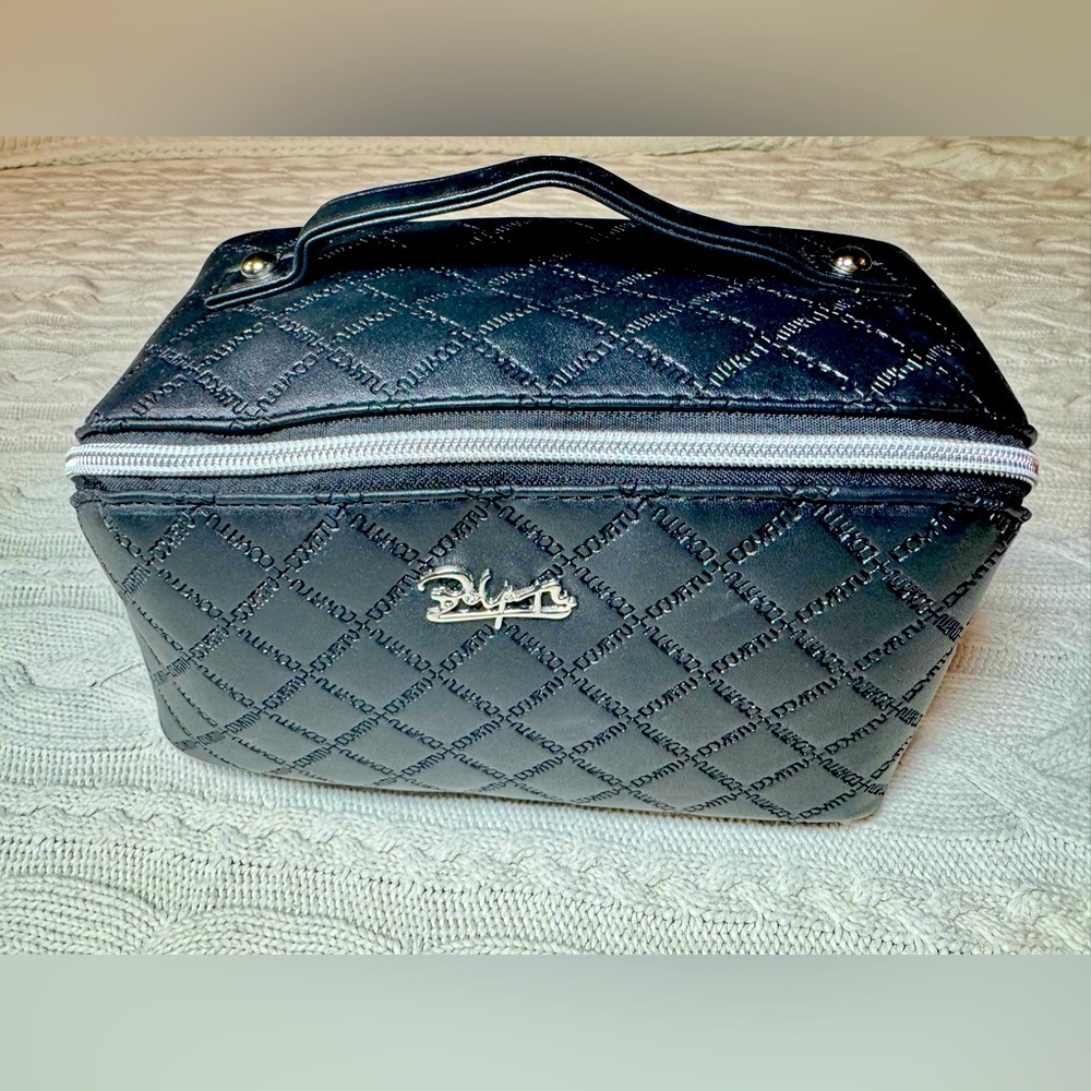 NWOT BOYATU Large Travel Makeup Bag #1094